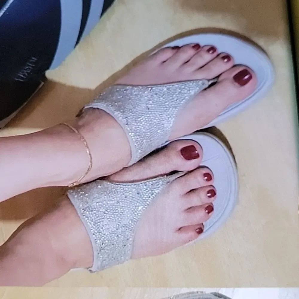 BRAND NEW YUU MARYBETH SILVER FLIP FLOPS GIRL SANDAL